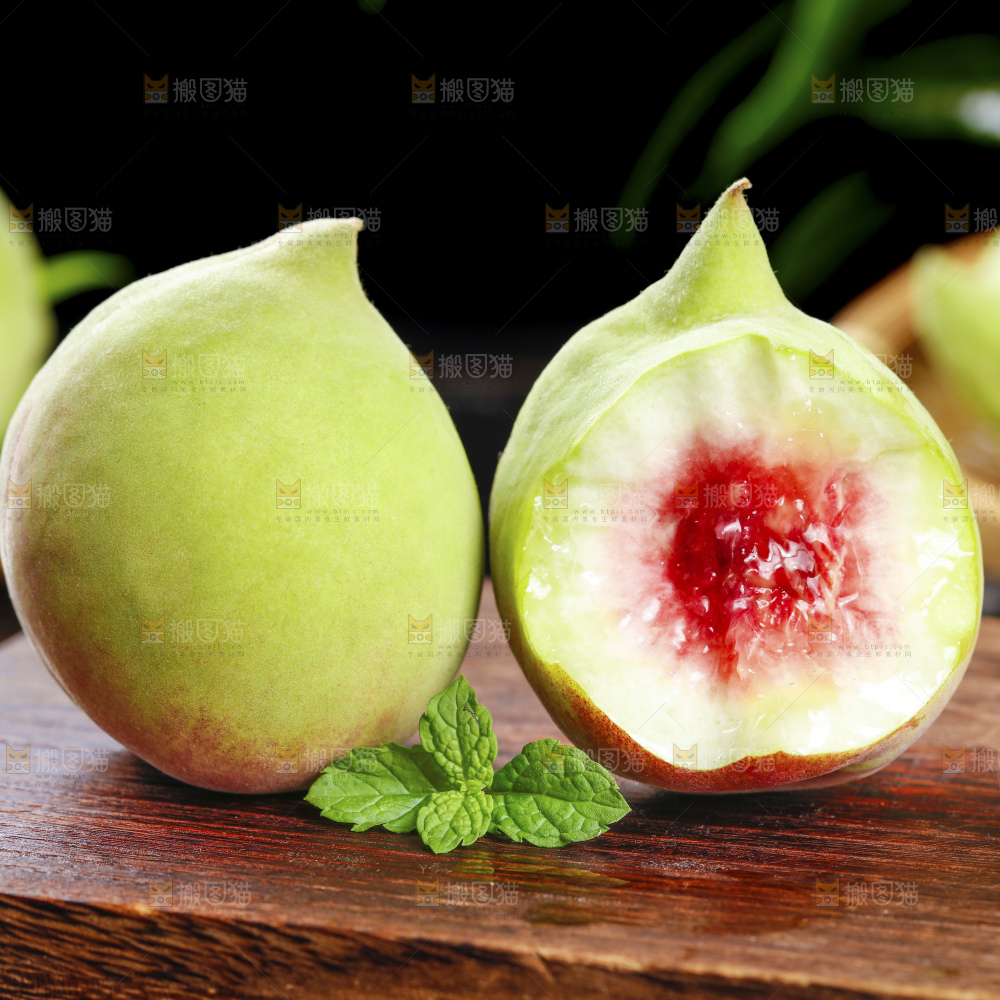 木底上的鹰嘴桃