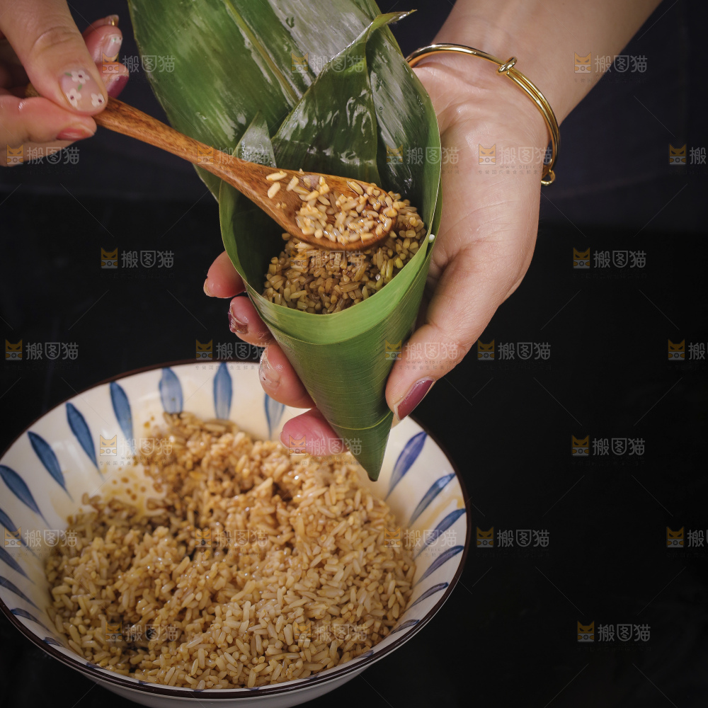 深底上的粽子