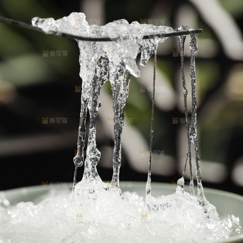 深底上的雪燕