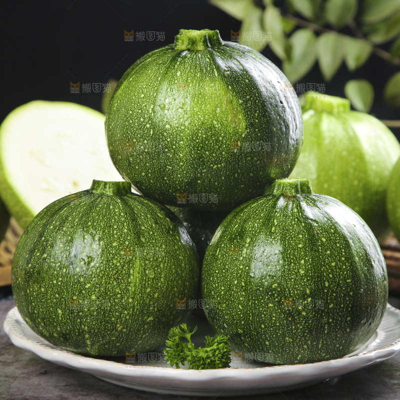 深底上的青南瓜