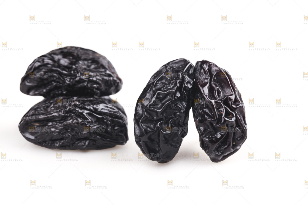 白底上的西梅干