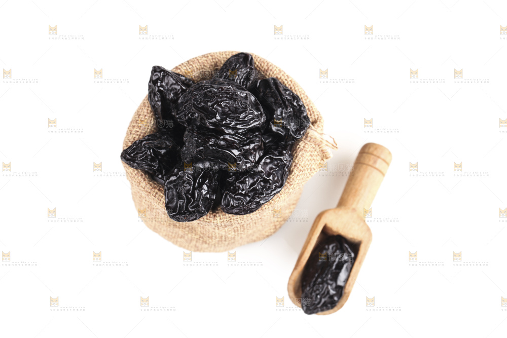 白底上的西梅干
