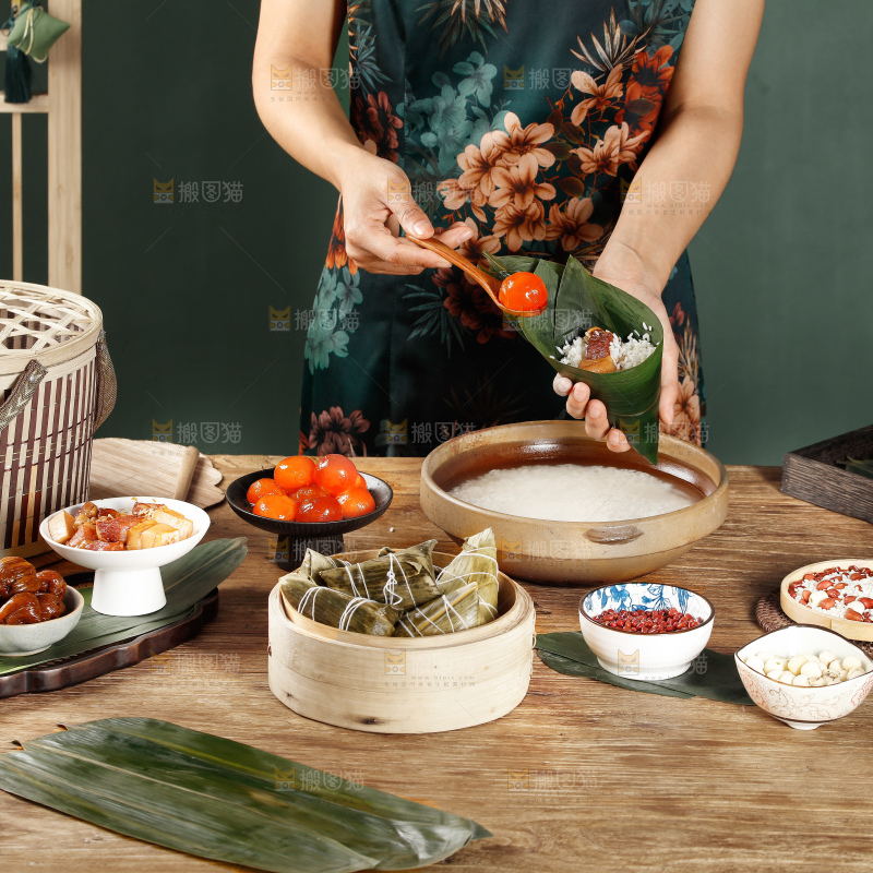 深底上的粽子制作