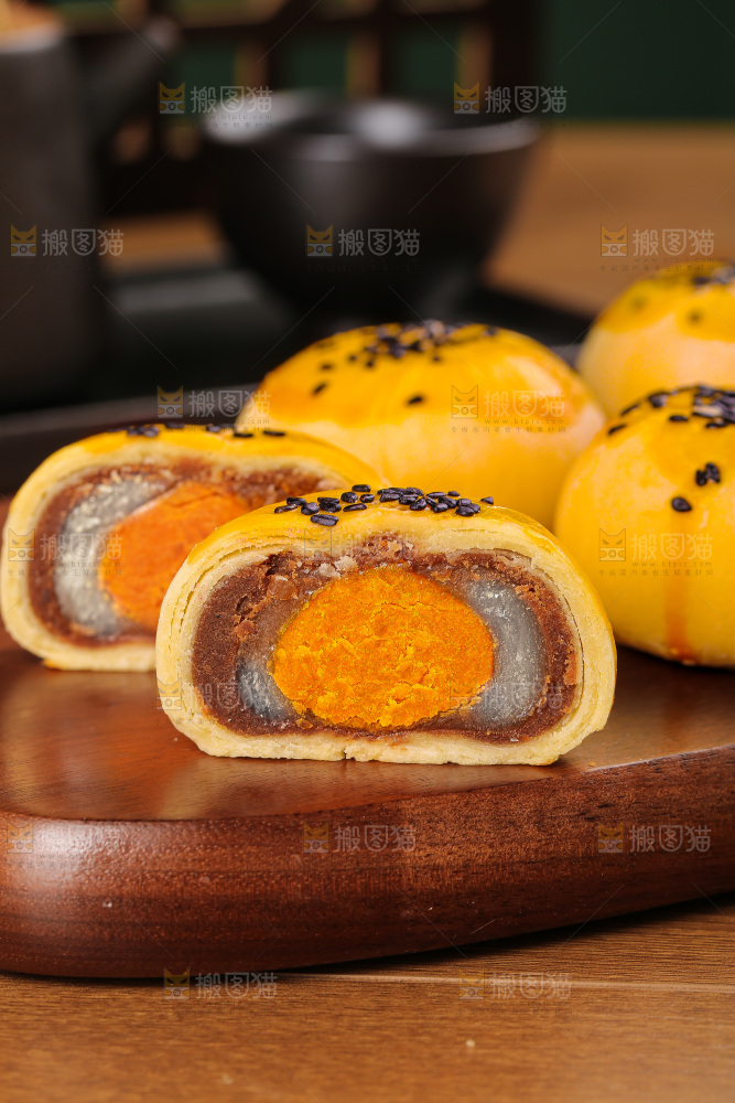 深底上的蛋黄酥
