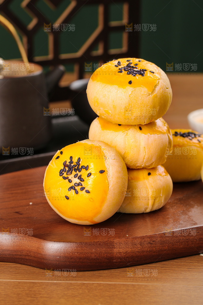 深底上的蛋黄酥