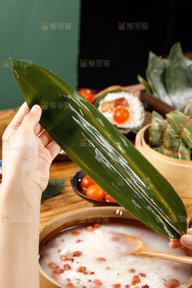 深底上的粽子制作
