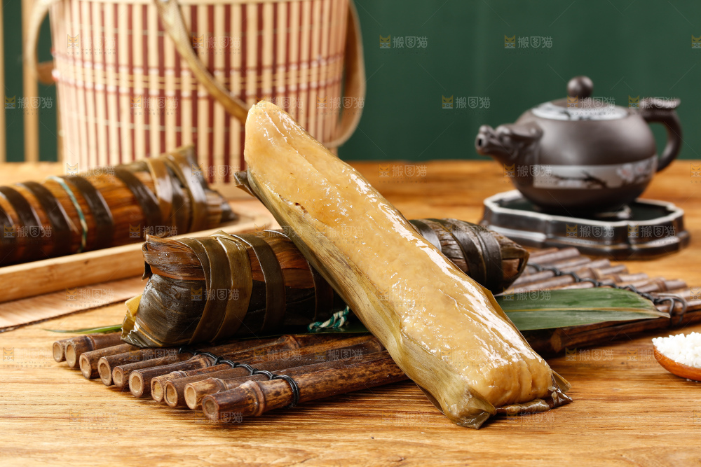深底上的粽子制作