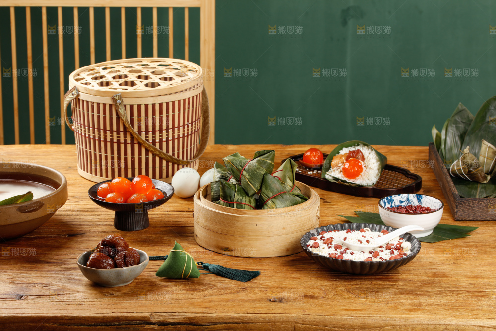 深底上的粽子制作