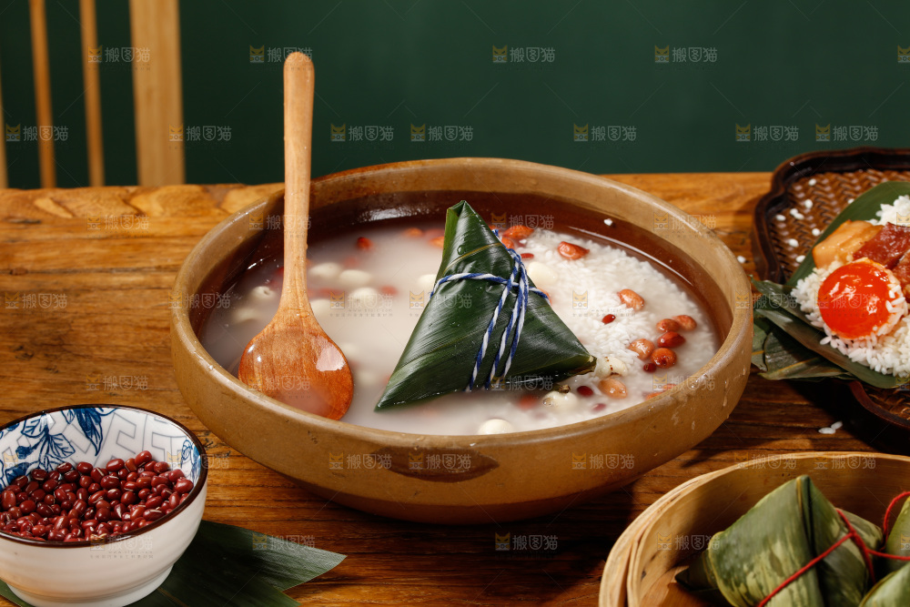 深底上的粽子制作