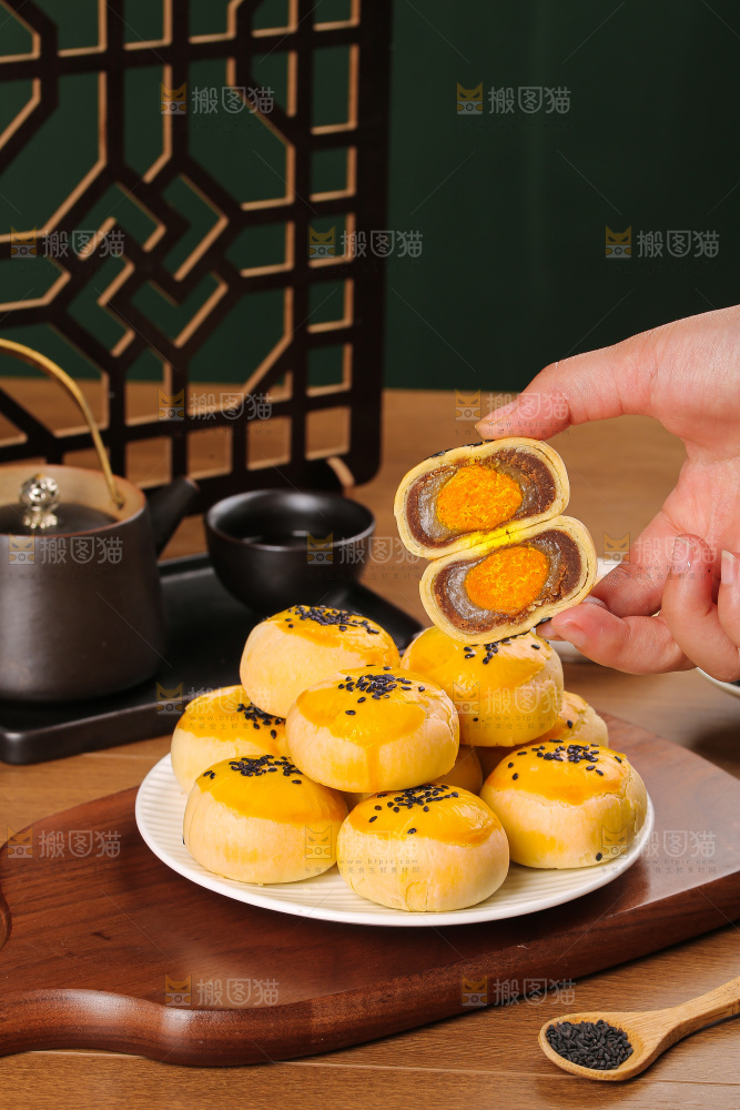 深底上的蛋黄酥