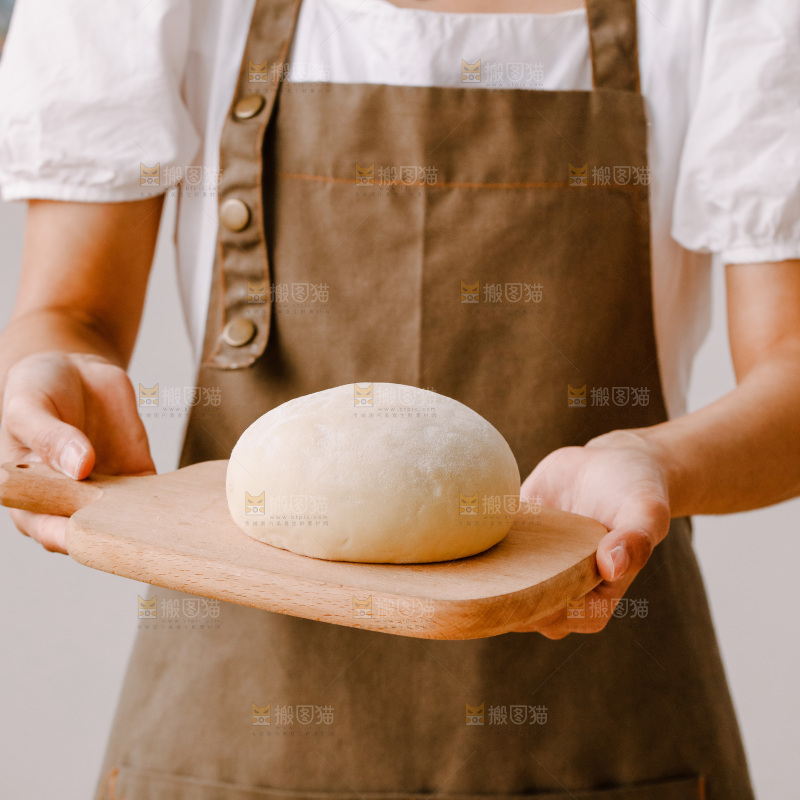 浅底上的面团