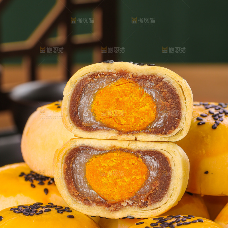 深底上的蛋黄酥