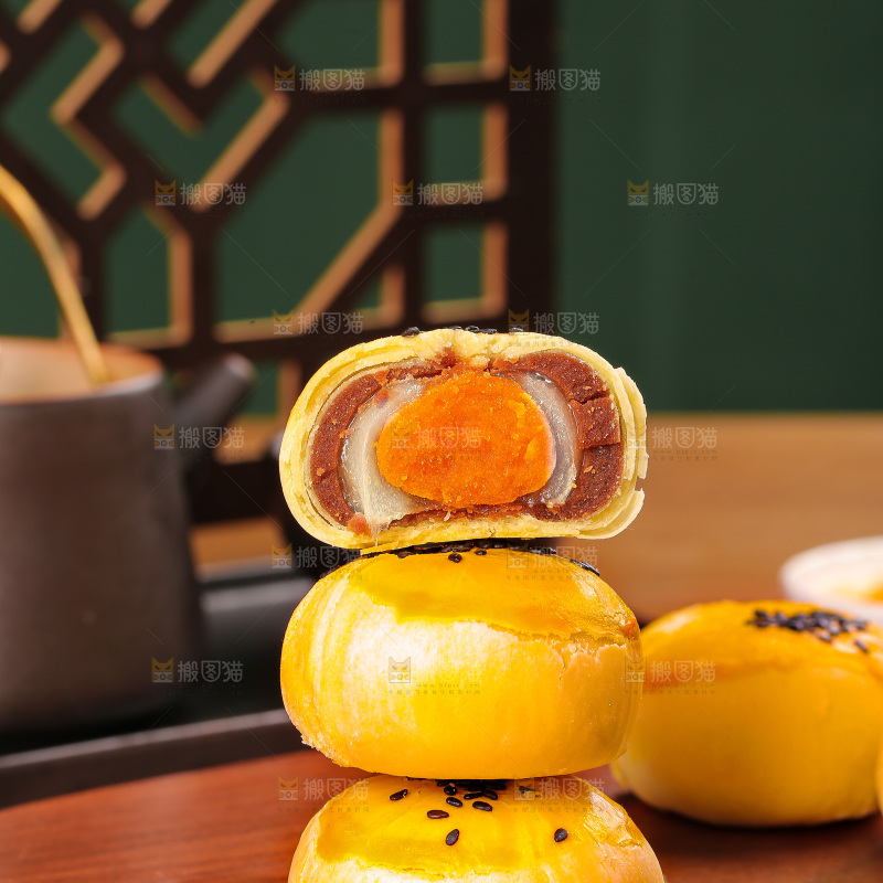 深底上的蛋黄酥