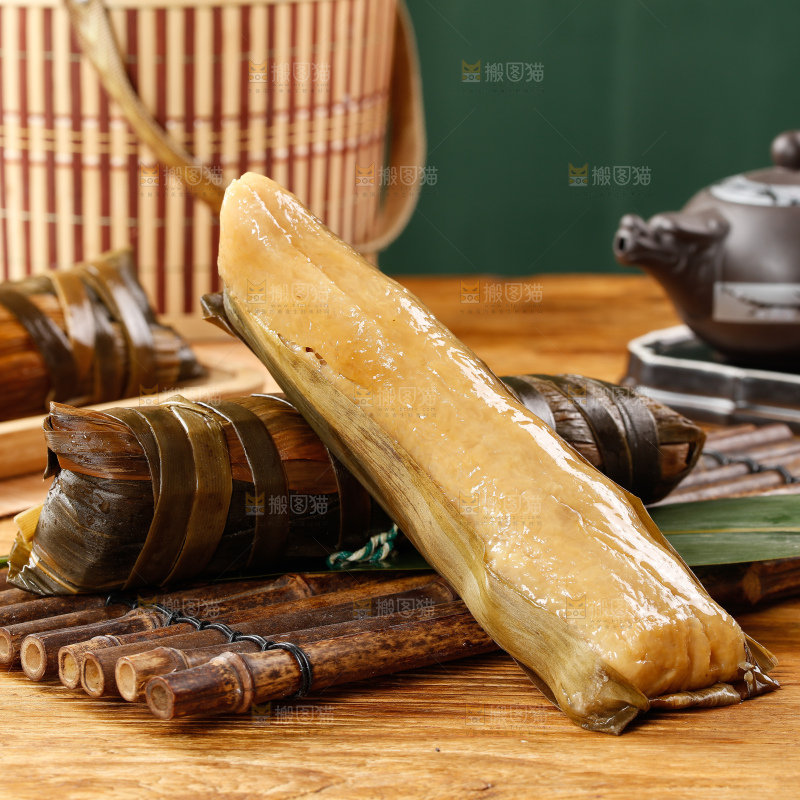 深底上的粽子制作