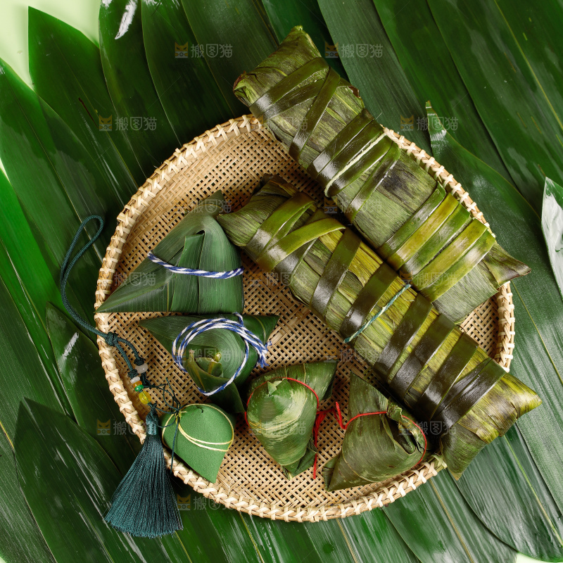 深底上的粽子制作