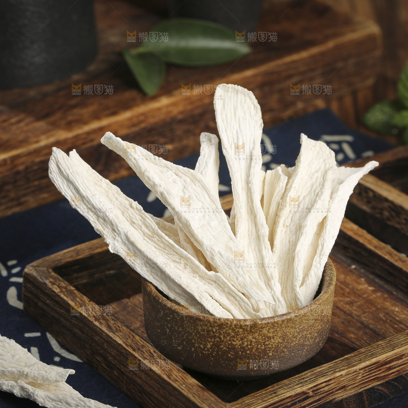木底上的山药干片