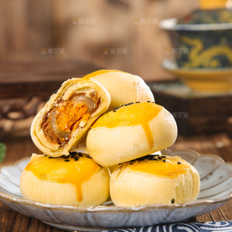 深底上的蛋黄酥