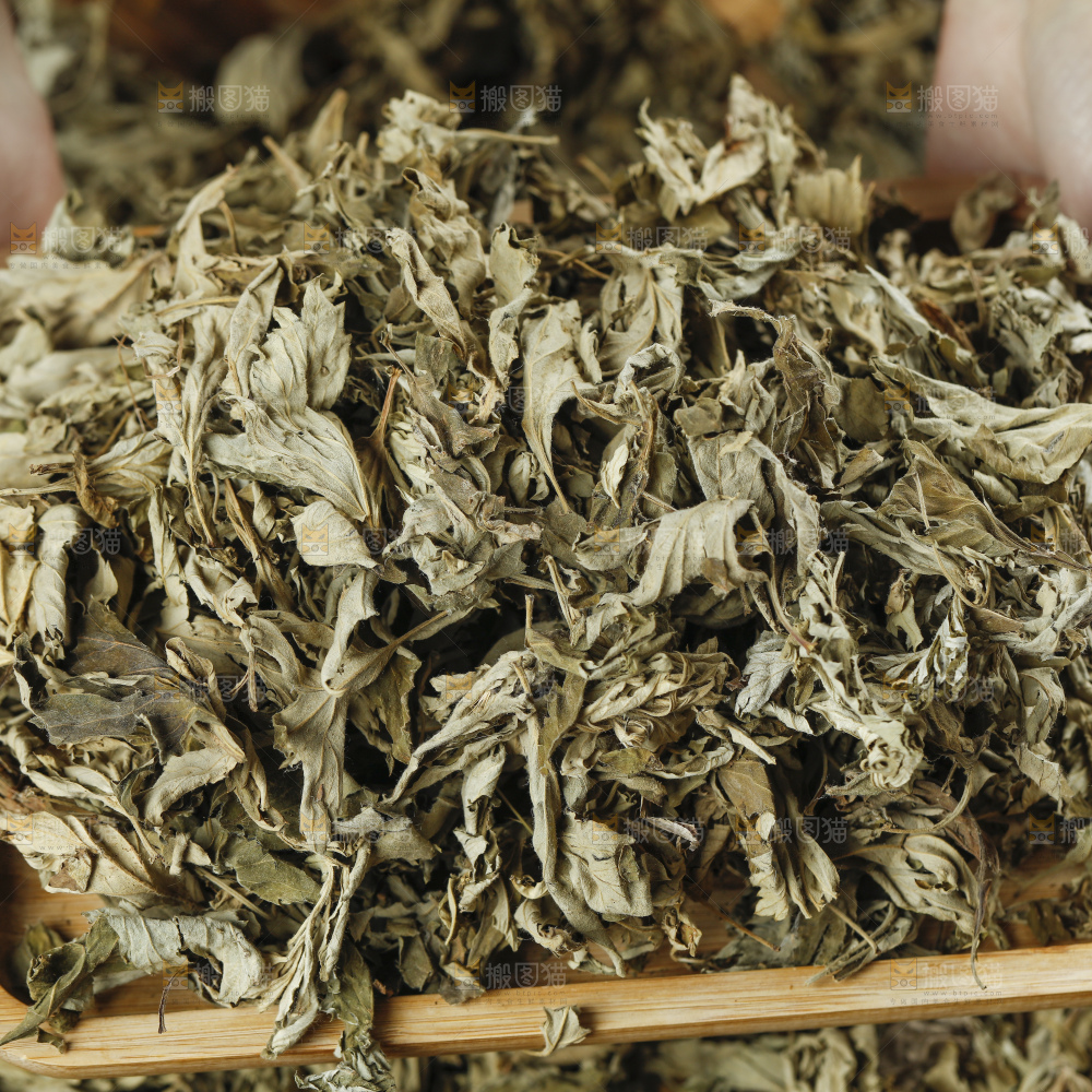 深底上的干艾叶