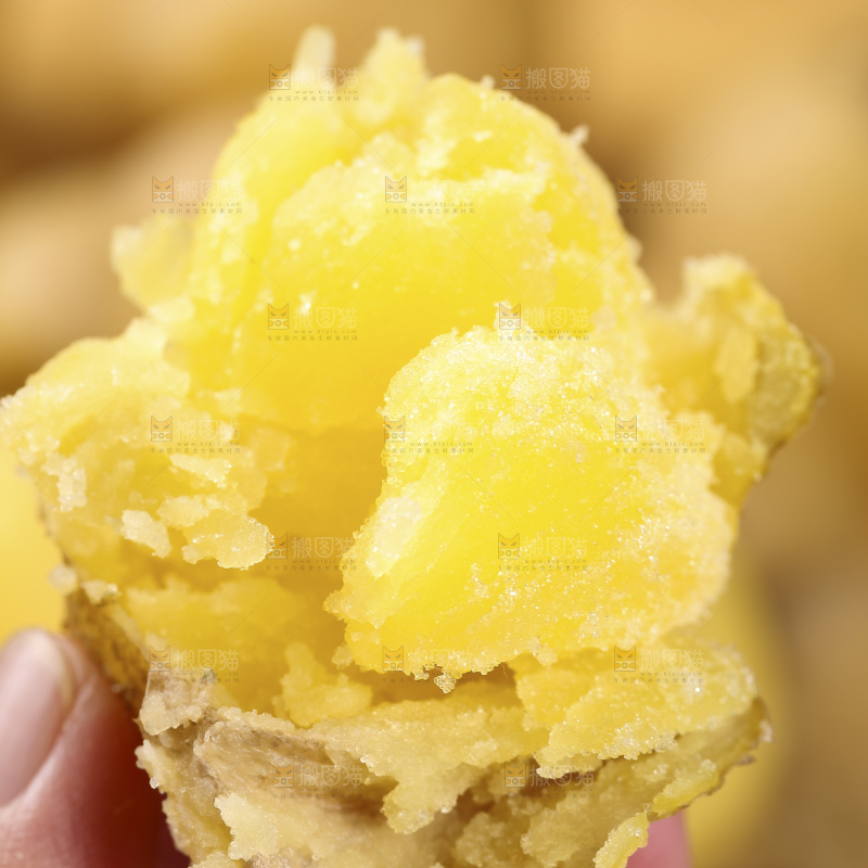 深底上的黄心土豆