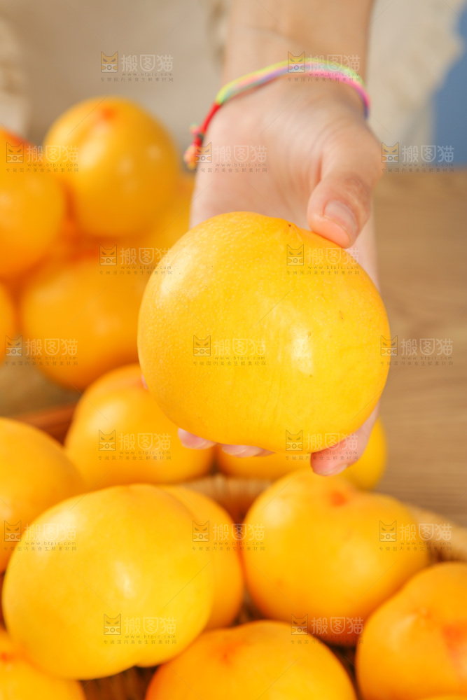 浅底上的黄油桃