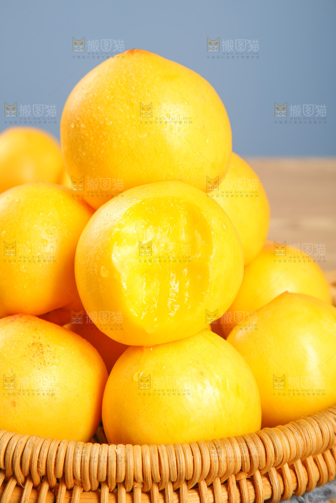 浅底上的黄油桃