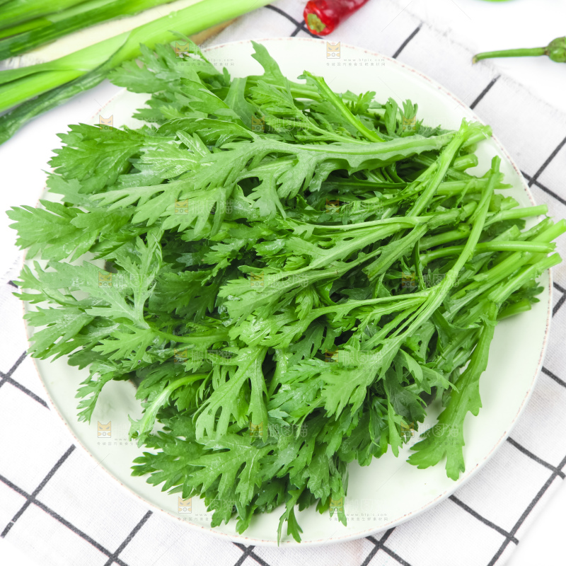 深底上的茼蒿