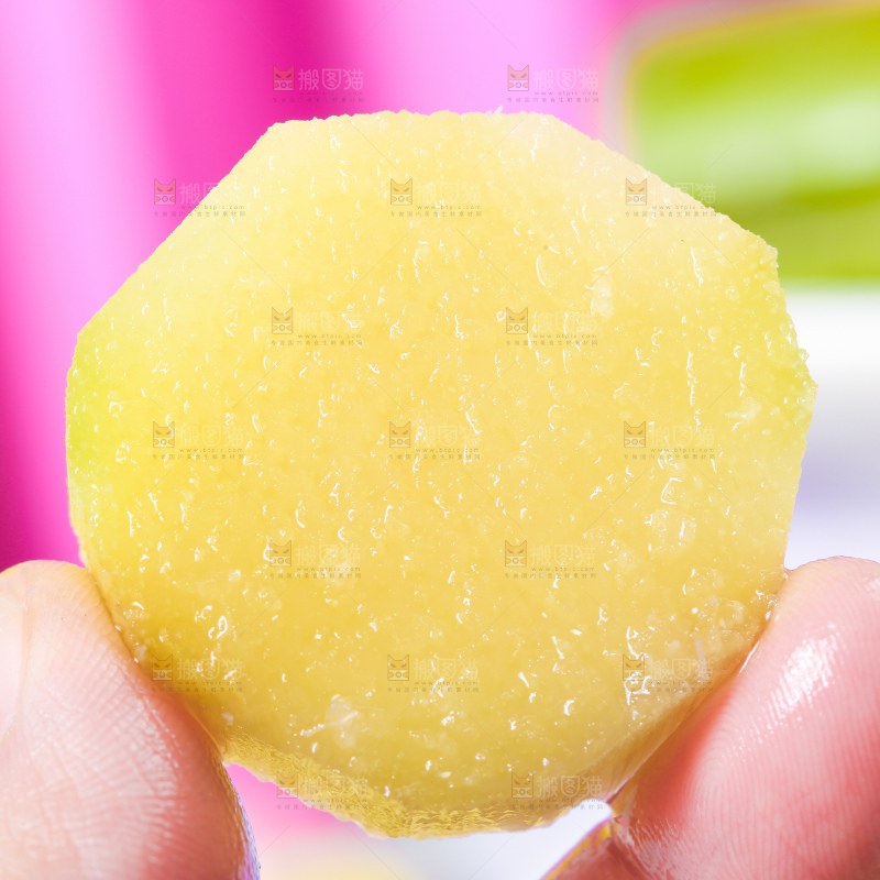 浅底上的白玉甘蔗