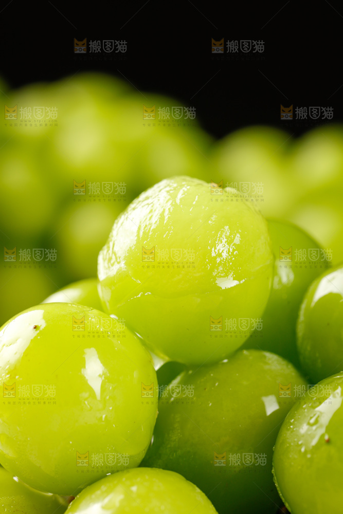 浅底上的阳光玫瑰青提