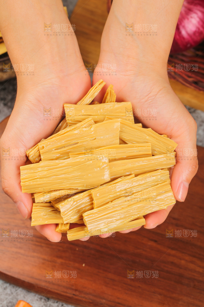 深底上的腐竹干