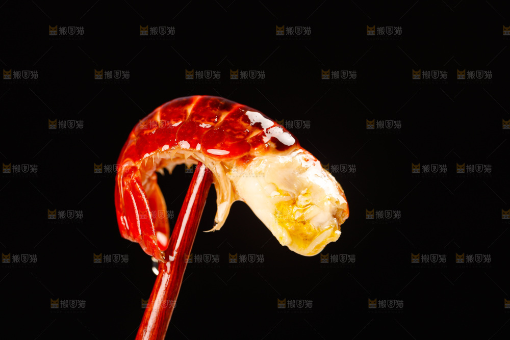 深底上的龙虾尾