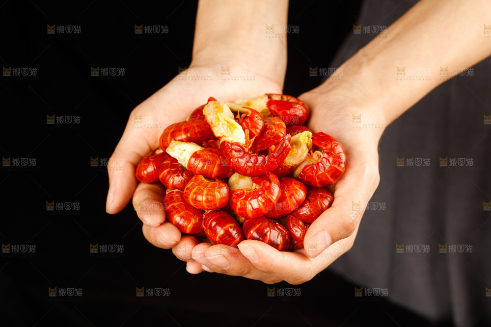 深底上的龙虾尾