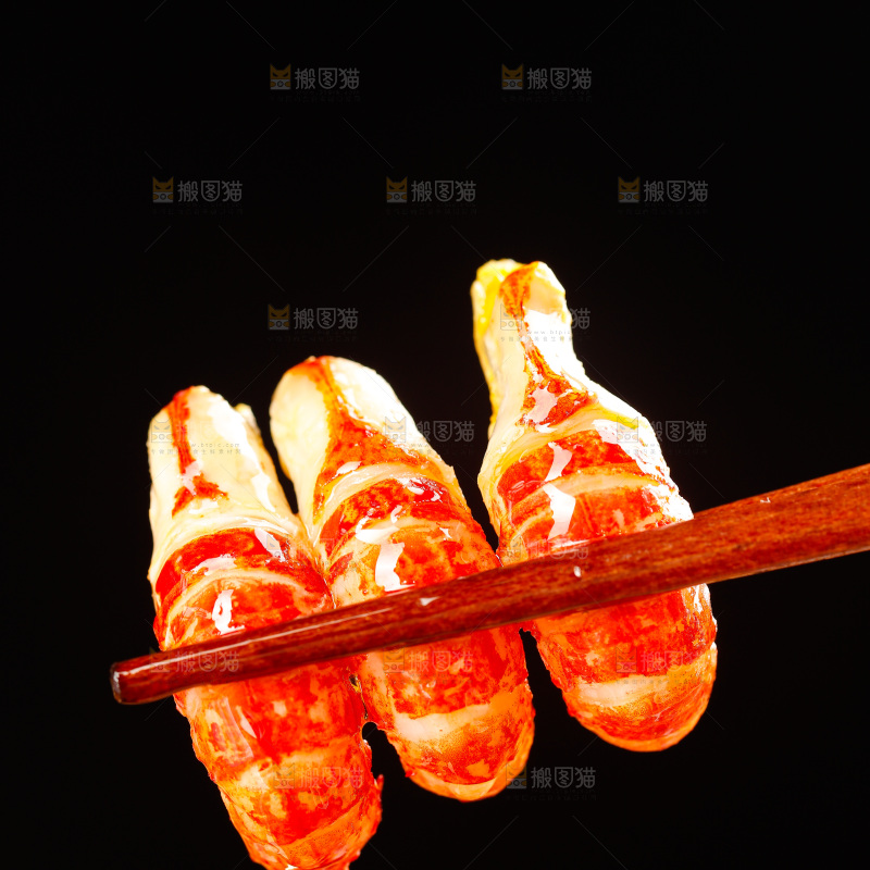 深底上的龙虾尾