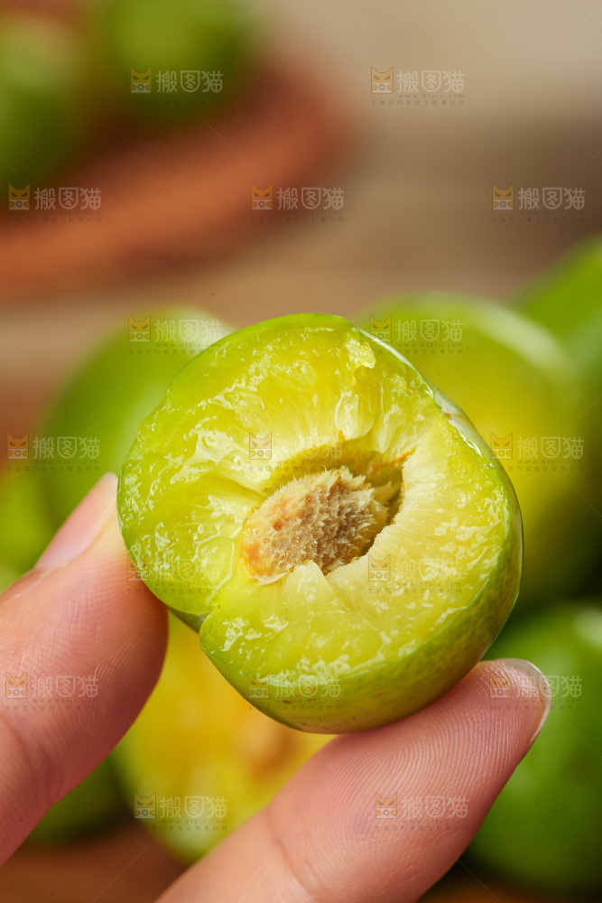 深底上放着的脱骨李