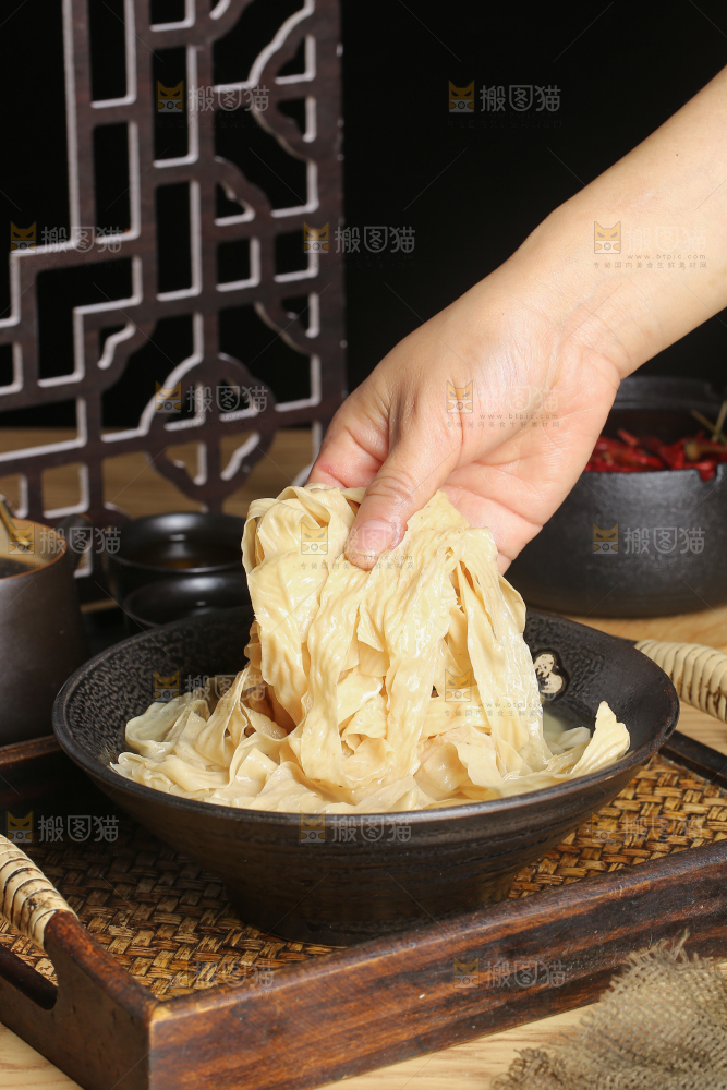 木底上的干豆皮