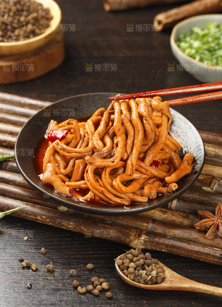 深底上的卤鸭肠