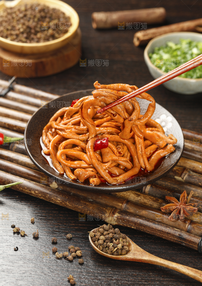 深底上的卤鸭肠