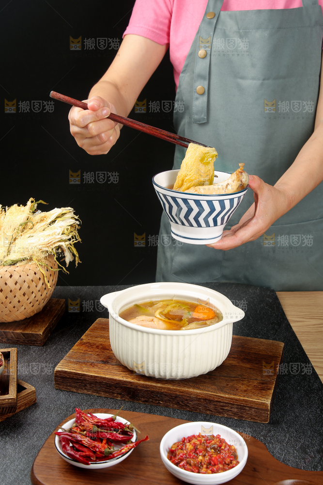 碗里的霸王花鸡汤