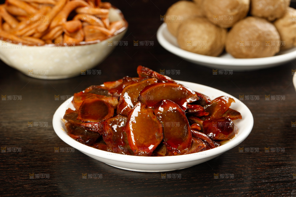 深底上的螺蛳粉食材