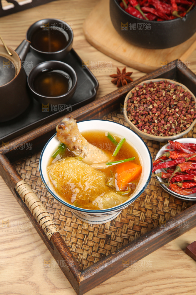 碗里的霸王花鸡汤