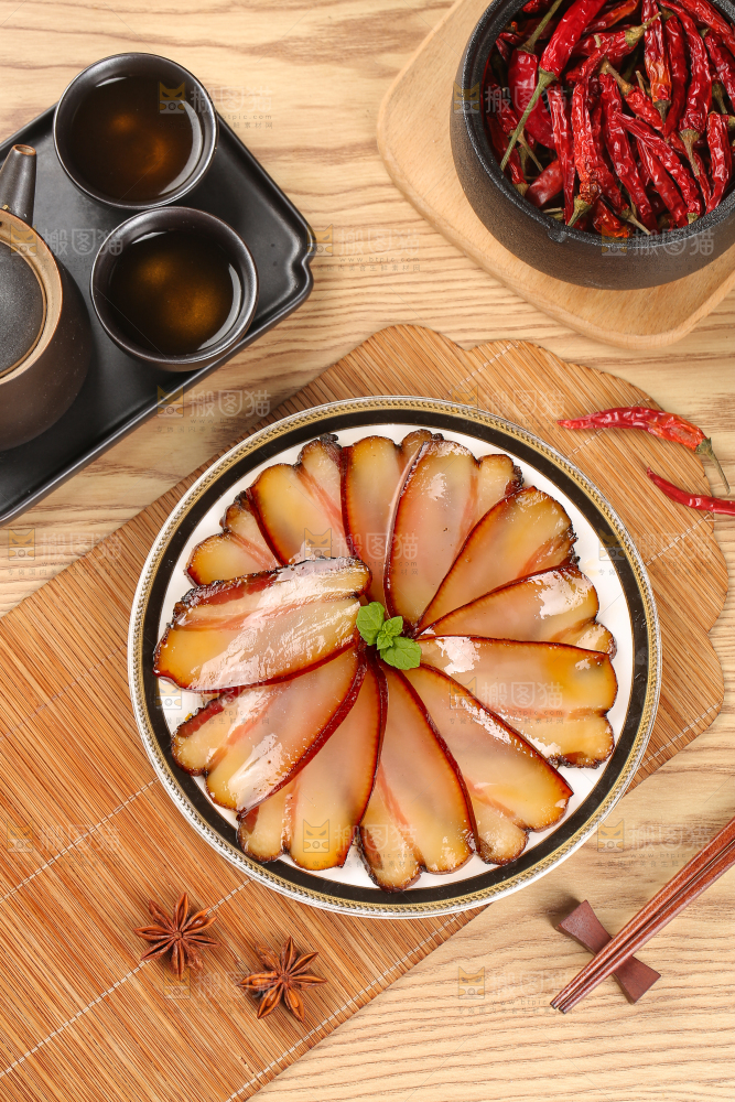 深底上的五花咸肉