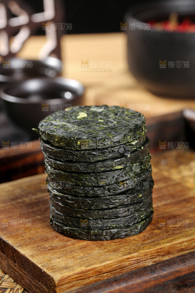 木底上的压缩海带丝