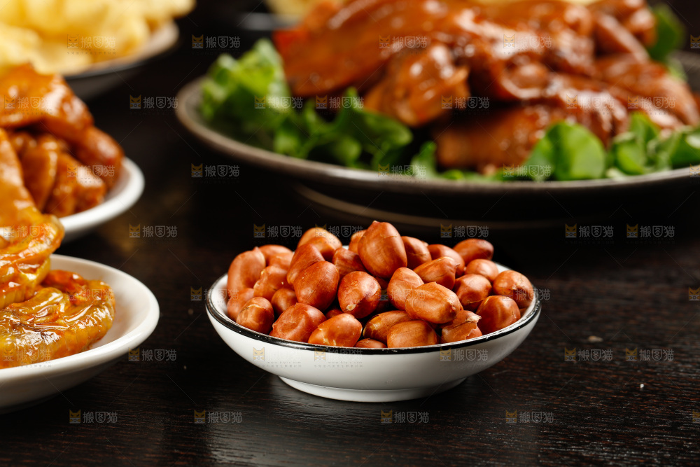 深底上的螺蛳粉食材