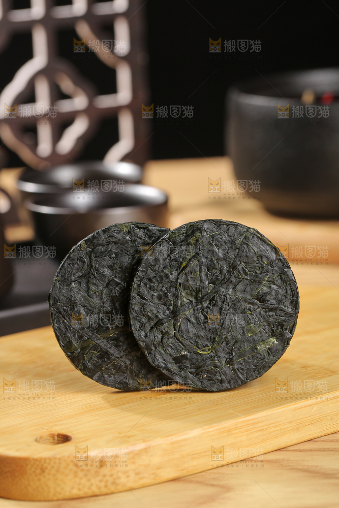木底上的压缩海带丝