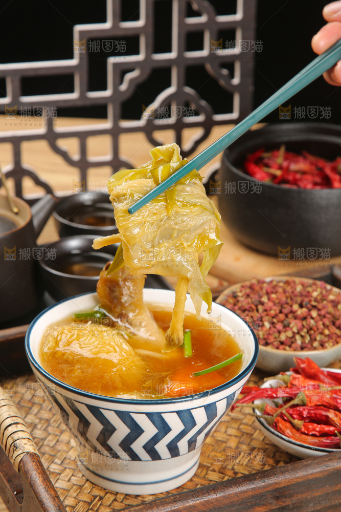 碗里的霸王花鸡汤