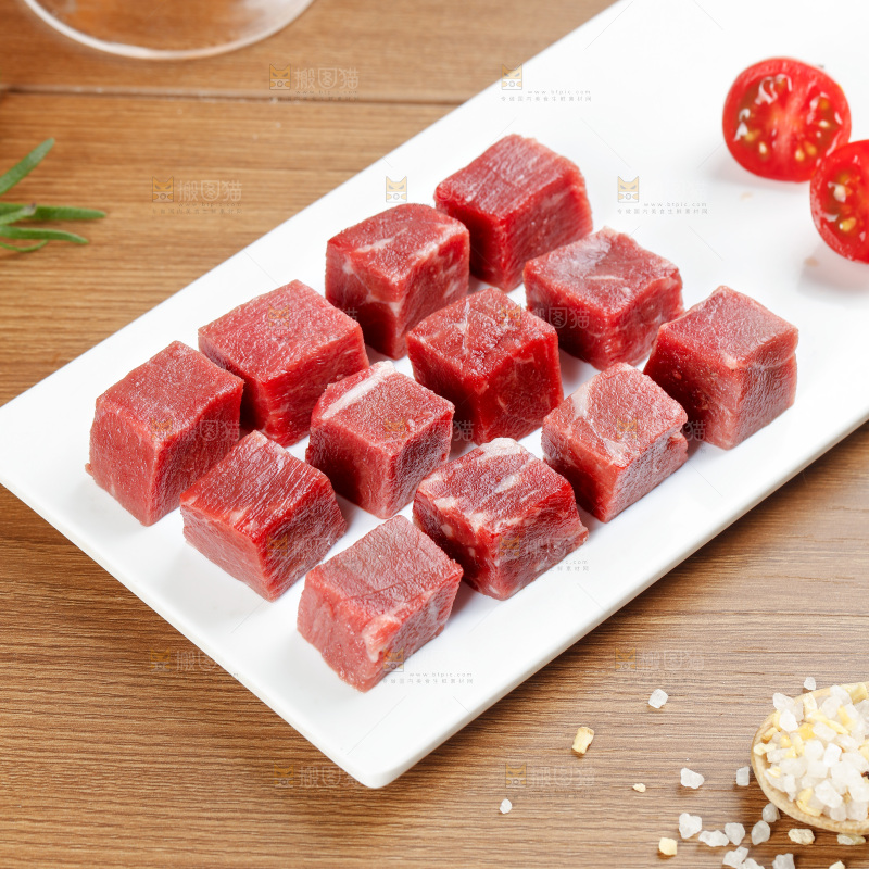 深底上的牛肉粒