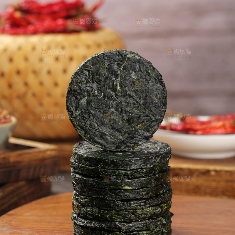 木底上的压缩海带丝