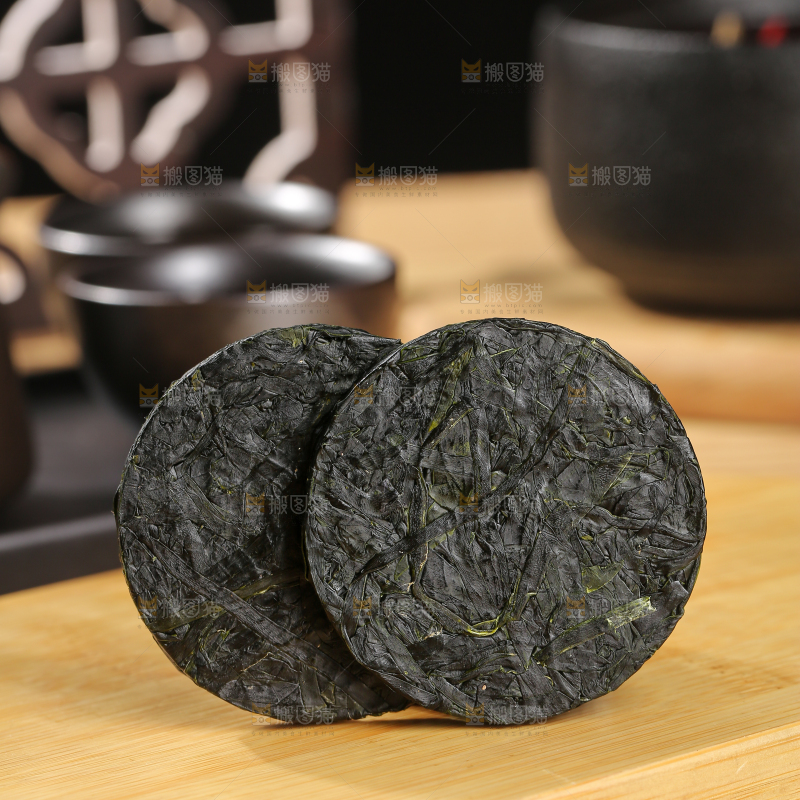 木底上的压缩海带丝