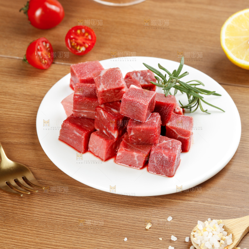 深底上的牛肉粒