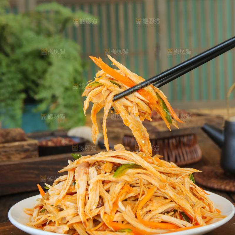 深底上的麻辣鸡丝