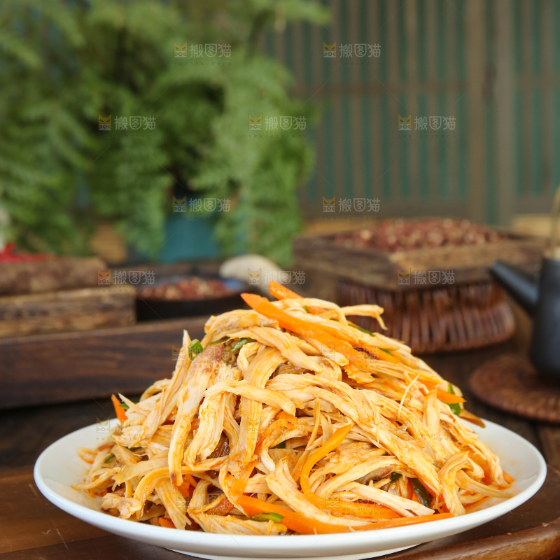 深底上的麻辣鸡丝